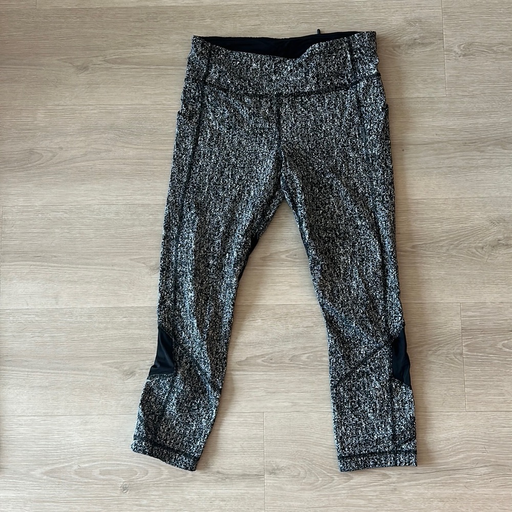 Women’s Lululemon Black and White Capri Size 4